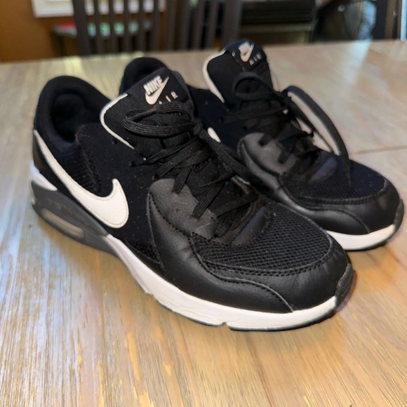 Nike Other - Men’s size 9 black and white Nike air Max sneakers